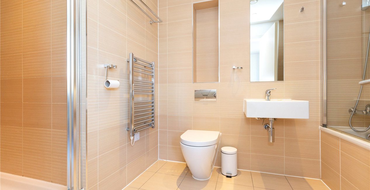 Master En-Suite Bath