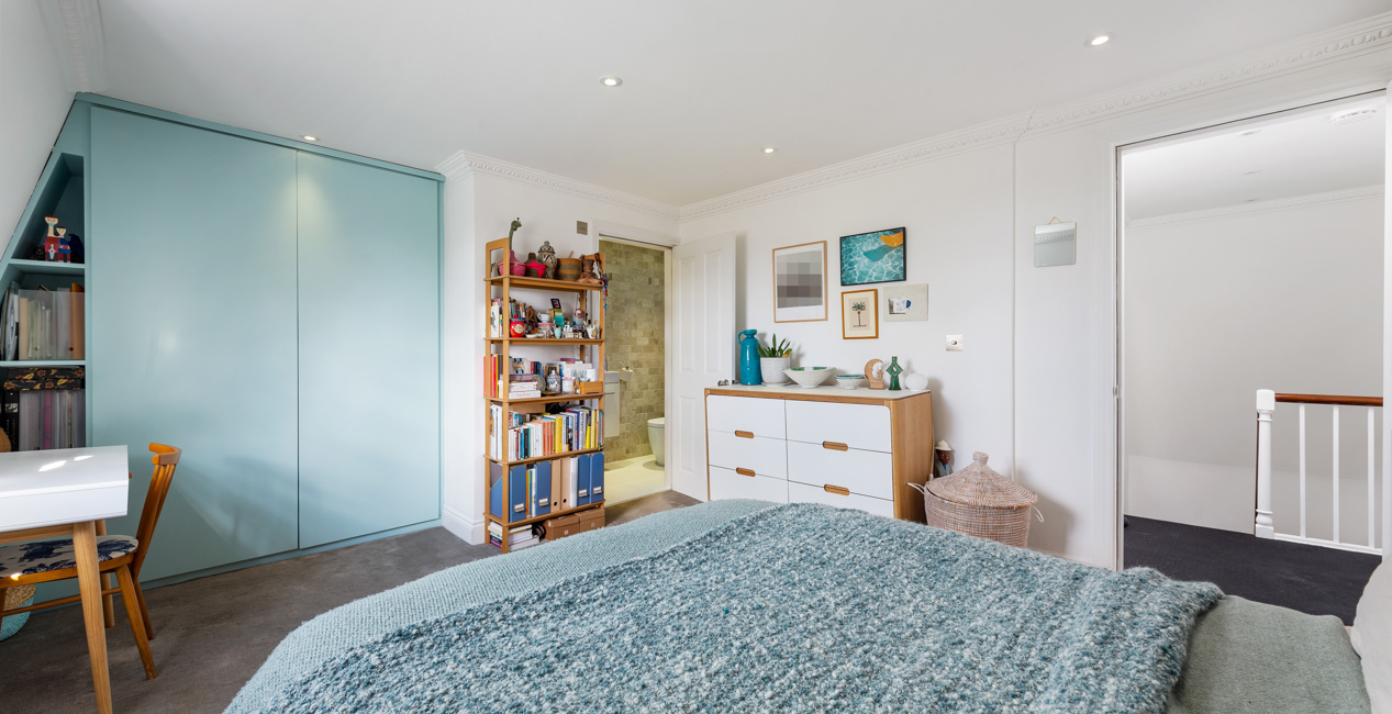 Bedroom/Bathroom